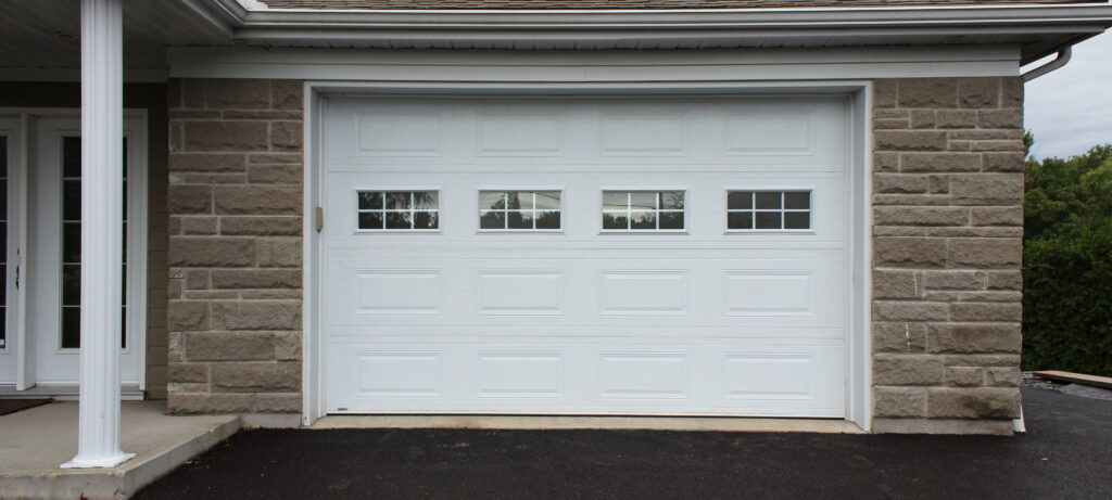 porte de garage avec fenêtres thermos